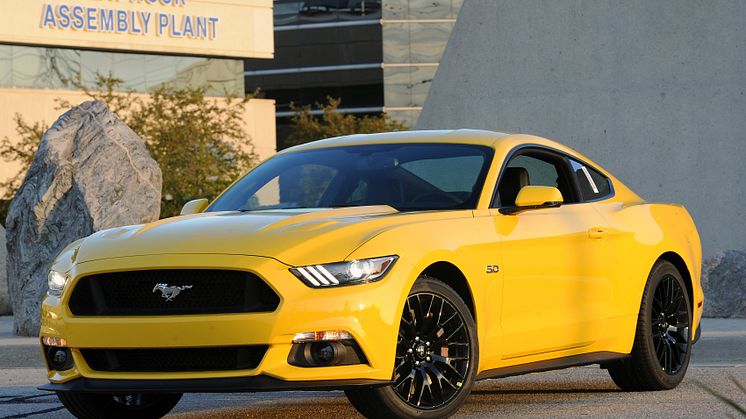 Täysin uuden 2015 Ford Mustangin tuotanto Yhdysvaltain markkinoille on alkanut Fordin Flat Rockin kokoonpanotehtaalla