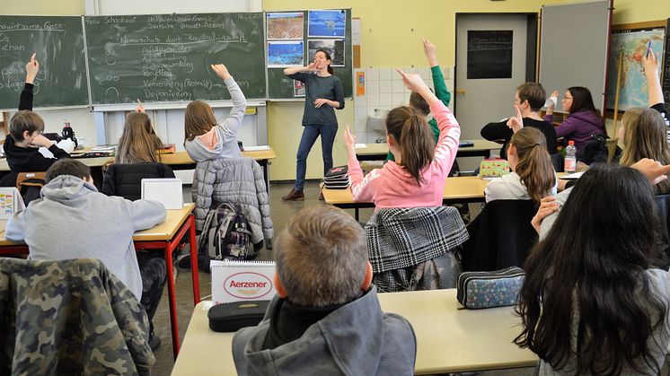 Mädchen und Jungen der 7c der Aerzener Schule im Hummetal lernen im Projeklt einiges über Klimaschutz durch Kreislaufwirtschaft.