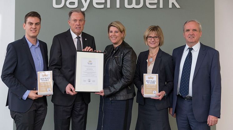 „Der beste Ort, um zu lernen“ – Auszubildende geben dem Bayernwerk ein besonderes Gütesiegel - Bayernwerk erhält Zertifikat für Ausbildungsqualität 