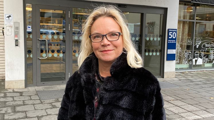 Charlotta Broberg utanför S:t Eriks Ögonsjuks
