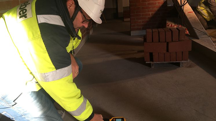 Trådlös fuktmätning med weberfloor moisture control