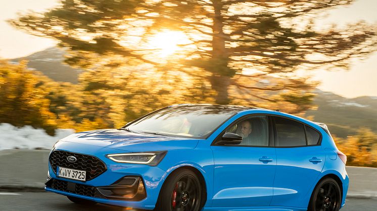 2024_FORD_FOCUS-ST_05.jpg