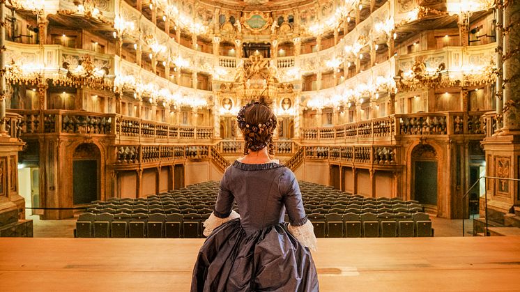 Bayreuth_Darstellerin_im_UNESCO_Weltkulturerbe_Markgräfliches_Opernhaus