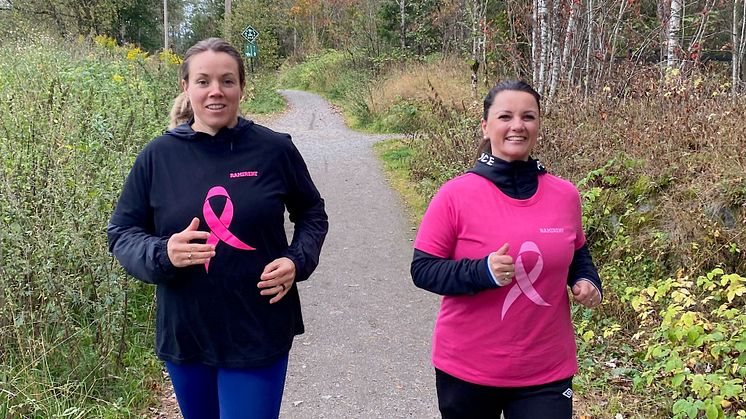 FINT DRIV: Økonomidirektør Dortea Gjervik(t.v.) og markedssjef Belinda Sandberg i Ramirent lader opp til årets Rosa sløyfe-løp mot kreft. Utleieselskapet er tungt inne og sponser årets løp.