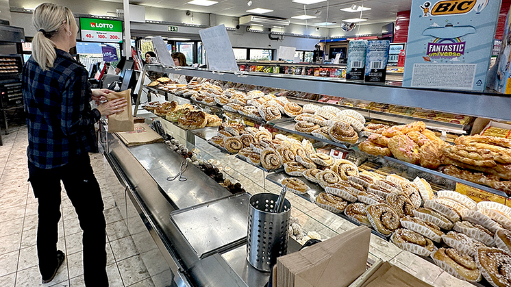 Direkten Entré är butiken med rull på kanelbullarna