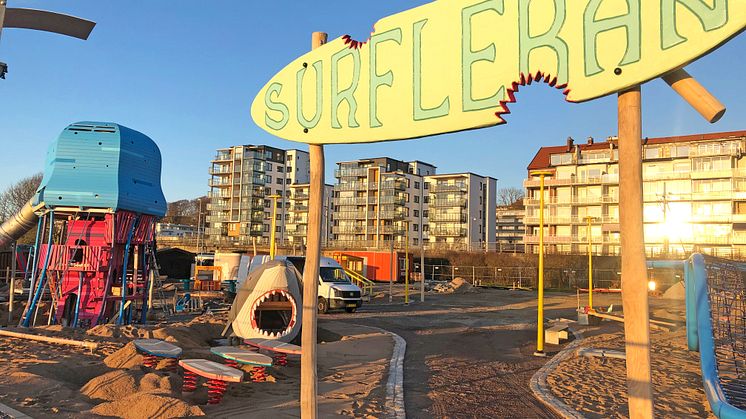 Den nya lekplatsen på Gröningen har surftema och öppnar på onsdag 22 april.