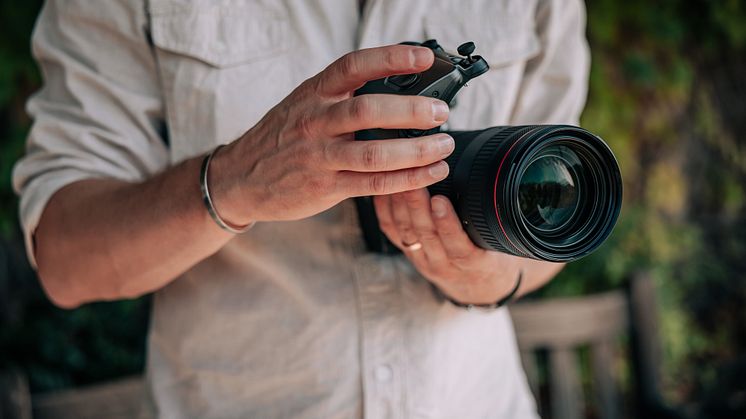 Canon RF 24-105mm F2.8L IS USM Z-adapter-B-Lifestyle-1502