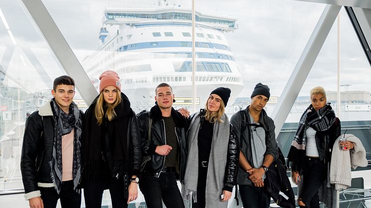 Die Nachwuchsmodels vor der Silja Symphony