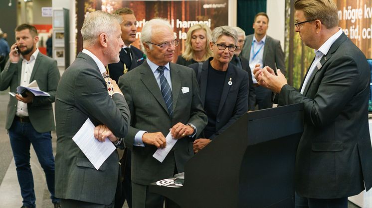 H.M. Konungen på Trä & Teknik.