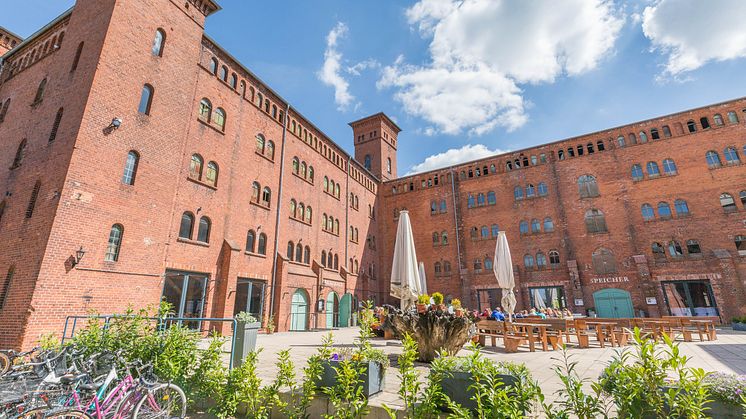 Die Hotelgäste der Alten Ölmühle gelangen über einen Aufzug und Bademantelgang direkt in die Spa-Anlage. Auch Tagesgästen steht das Loft-Spa offen. Foto: TMB-Fotoarchiv/Steffen Lehmann. 