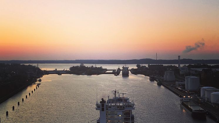Der Nord-Ostsee-Kanal erstrahlt bei der 15. NOK-Romantika in einem Lichtermeer