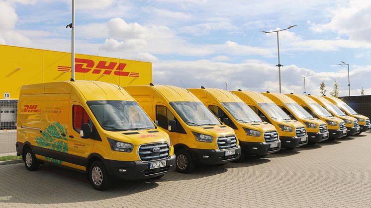 Na české silnice míří 14 vozů Ford E-Transit v ikonických barvách DHL﻿
