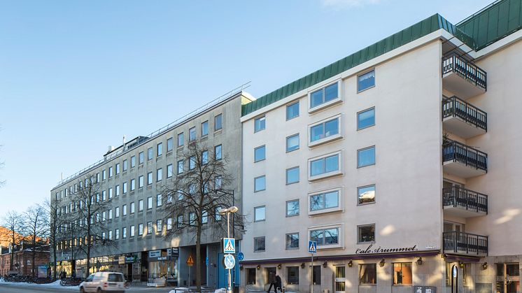 Fasadvy av Skandia Fastigheters förvärv Dragarbrunn 10:3 sett från S:t Olofsgatan i Uppsala