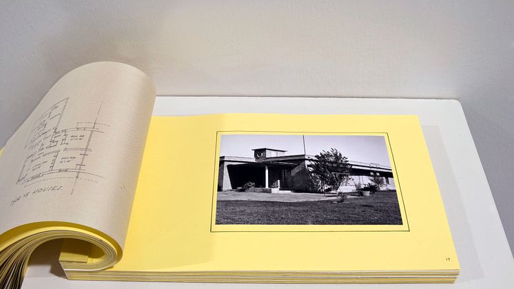 Nasrin Tabatabai & Babak Afrassiabi / Pages, Hus Abadan, Två arkiv, 2011, text och fotografier 