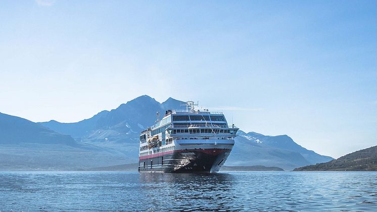 MS Midnatsol outside Tromsø PHOTO: CARSTEN PEDERSEN