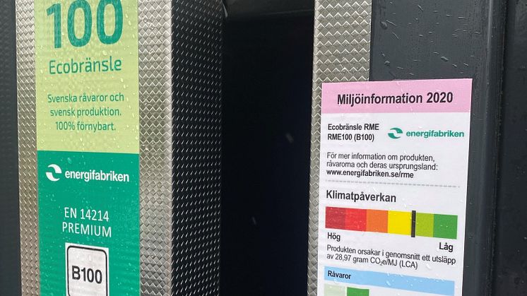 Genom att tanka Ecobränsle RME flyttar man miljöpåverkan från rött för vanlig diesel till grönt. Klimatpåverkan blir låg.
