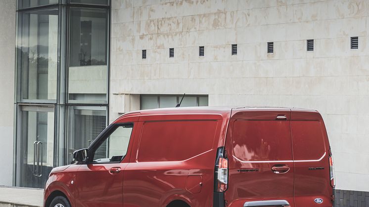 Transit Courier Fantastic Red (1)