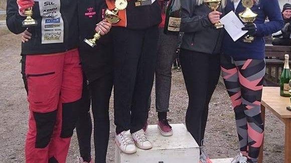 MidlandGirls till vänster!