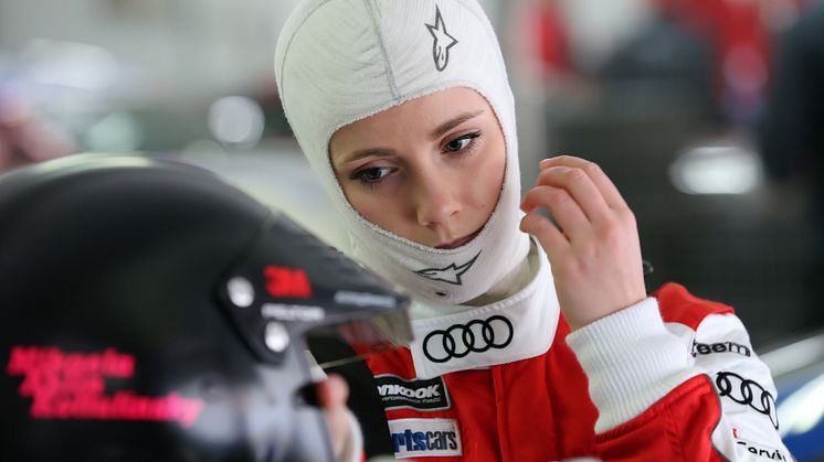 Mikaela Åhlin-Kottulinsky med hjelm