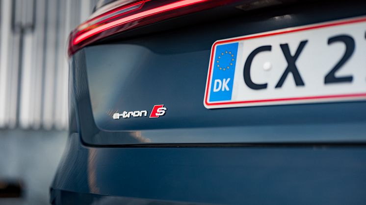 Audi e-tron S Sportback (Plasmablå)