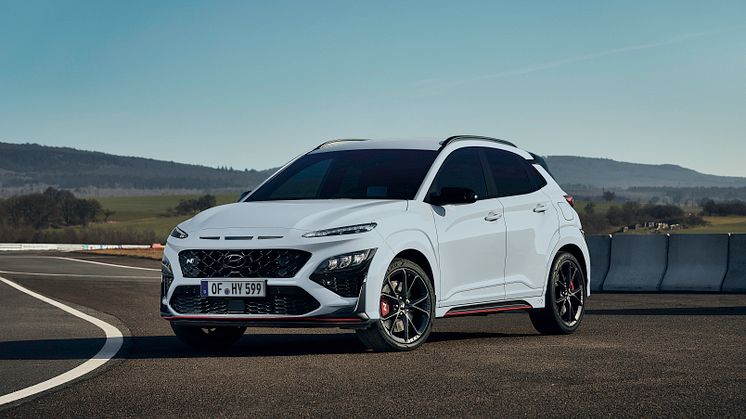 hyundai-kona-n-test-drive-sonic-blue-driving-15