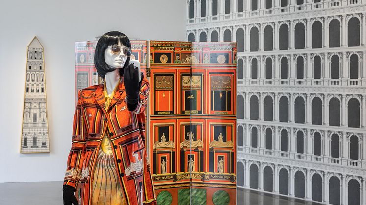 Installationsvy från ”FORNASETTI Inside Out Outside In”. Foto: Jean Baptiste Béranger.