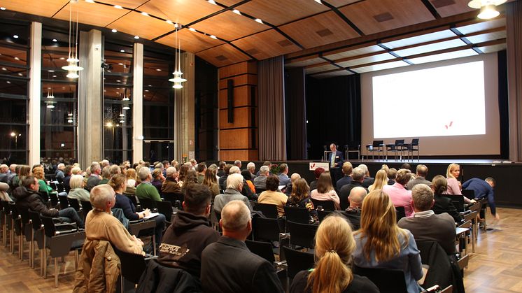 Prof. Dr. Karl Martin Born, Direktor des Vechta Institute of Sustainability Transformation in Rural Areas (VISTRA), bei der Begrüßung.  (Foto: Katrin Hedemann)