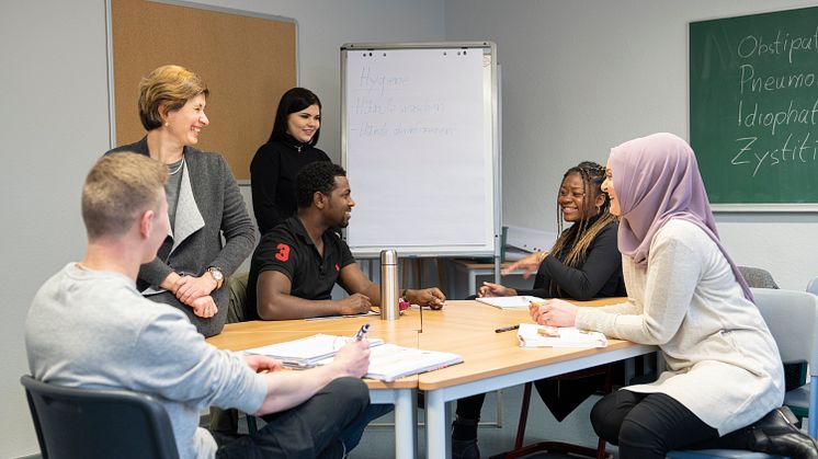 Die Hephata-Akademie bietet Ausbildung in Voll- und Teilzeit in folgenden Berufen an: Pflegefachfrau/-mann, Altenpflegehelfer/in, Diakon/in, Erzieher/in, Heilerziehungspfleger/in, Heilpädagoge/-in, Krankenpflegehelfer/in.
