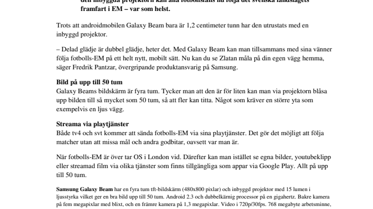 Samla vännerna och följ fotbolls-EM: Samsungs projektormobil Galaxy Beam nu i butik