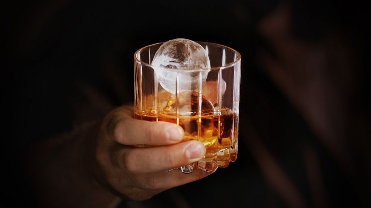 LG lanserer nytt kjøleskap som lar deg lage profesjonell cocktail-is hjemme