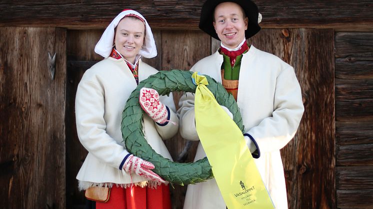 Elsa Hermansson och Gustav Johnsson kranskulla och kransmas 2024