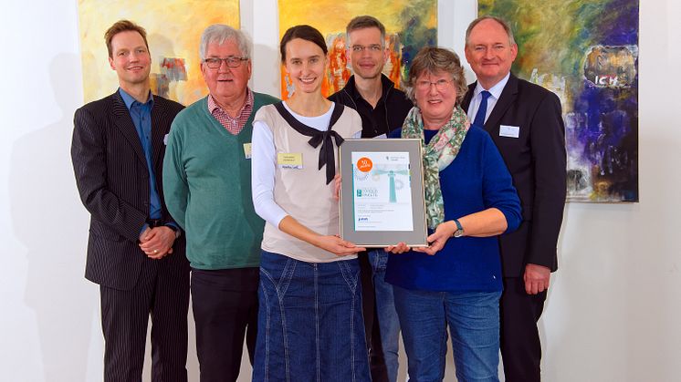 Leuchtturmprojekt 2018 Kulturanker Herford (v. l.): Jurymitglied Prof. Dr. Sebastian Braun, Reiner Brinkmann, Valentina Wolf, Andreas Kornacki, Angelika Bielefeld (alle Kulturanker) und Dr. Stephan Nahrath, Geschäftsführer Westfalen Weser Energie.