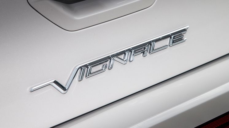 2016Edge_Vignale_White_Platinum_065