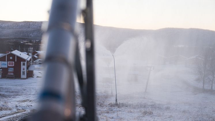 Snökanonerna igång i Hemavan