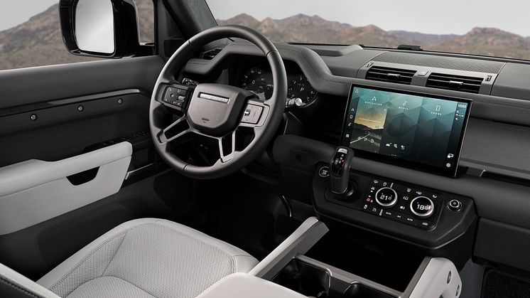 DEF_130_V8_25MY_080524_03_INTERIOR.jpg