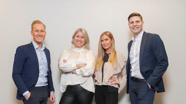 De nya franchisetagarna och säljkoordinatorn för HusmanHagberg Helsingborg, fr v: Martin Sadowski, Sara Engström, Jennifer Andreasson och Linus Månsson.
