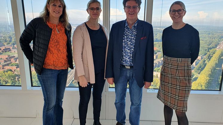 På bilden från vänster: Maria Donis, VD, Svensk Fågel, Torun Wallgren, forskare SLU, Stefan Gunnarsson, koordinator Broilernet och universitetslektor på SLU samt Anna Silvera, hållbarhetsstrateg, Svensk Fågel.  Foto: Hanna Hamina.