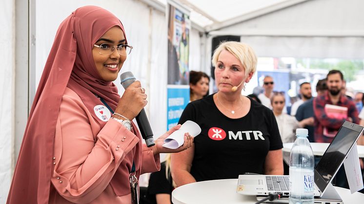 MTR:s Sadia Dini och Linda Myhrman från en tidigare Järvavecka