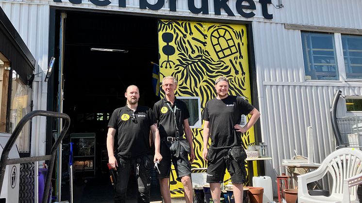 Återbruket Kretsloppsparken hade rekordförsäljning under majmånad. Svenskarnas ekonomi, fint väder och ett ökat intresse för second hand är några av orsakerna till den ökad försäljningen. Foto Ulrika Naezer