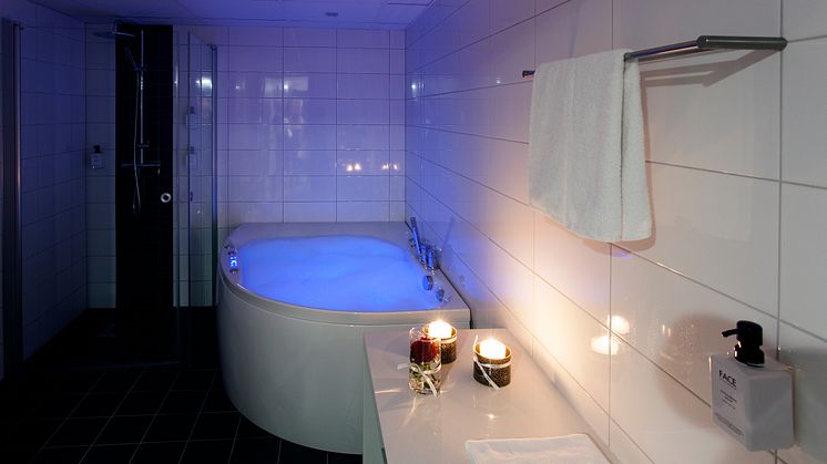 2. Triangeln, Malmö – Rymlig svit med eget bubbelbad