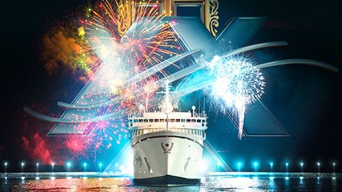 Och när Freewinds styrde från bryggan och satte sin kurs ut på havet lyste ett spektakulärt fyrverkeri upp himlen över Bridgetown till ära för hennes 30-årsjubileum.