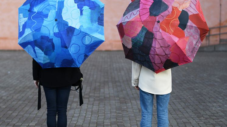 Färgglada paraplyer med praktiska funktioner från Sofie Sjöström Design