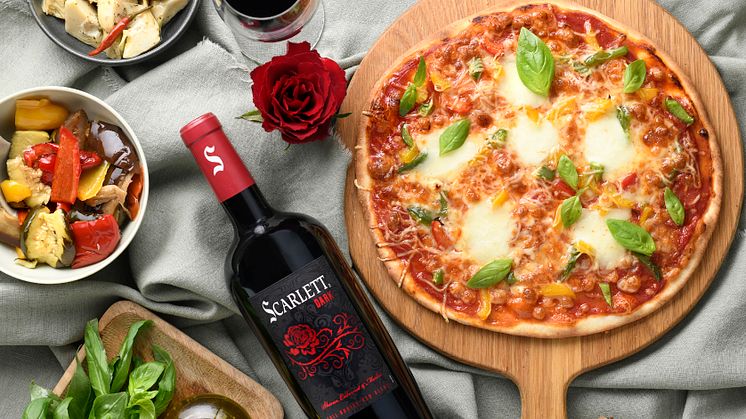 4 september lanseras Scarlett Dark i Systembolagets Beställningssortiment. Pris: 105 kronor.