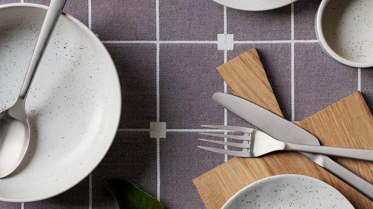 Den nya serien Nordic Vanilla från Broste Copenhagen har fina små prickar som tillsammans med den benvita nyansen för tankarna till vaniljmjölk
