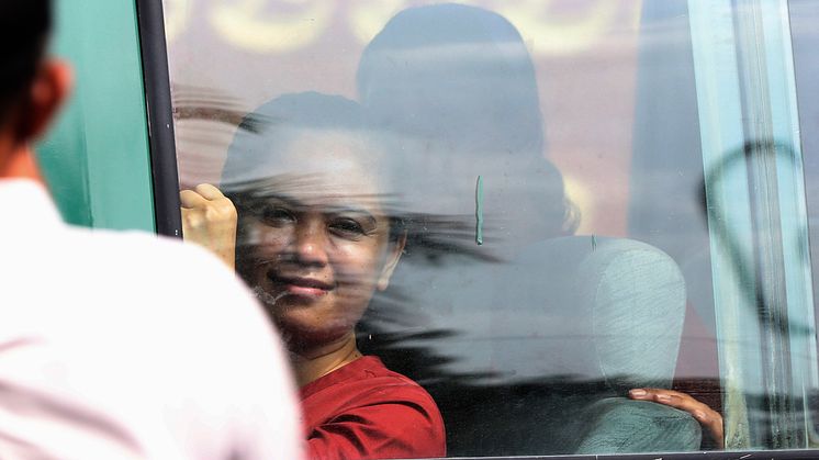 Sithar Chhim i en fångtransport 2023 utanför Phnom Penhs domstol. Foto: AP Photo/Heng Sinith