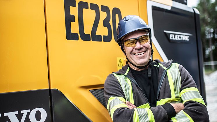 Eldriven Volvo gör jobbet på helelektriskt bygge