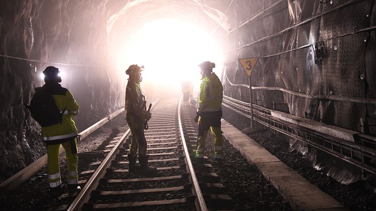 Nattarbeidere Mellom 50 og 70 personer har jobbet om natten for å vedlikeholde T-banen-infrastrukturen. Foto Jan RustadSporveien 