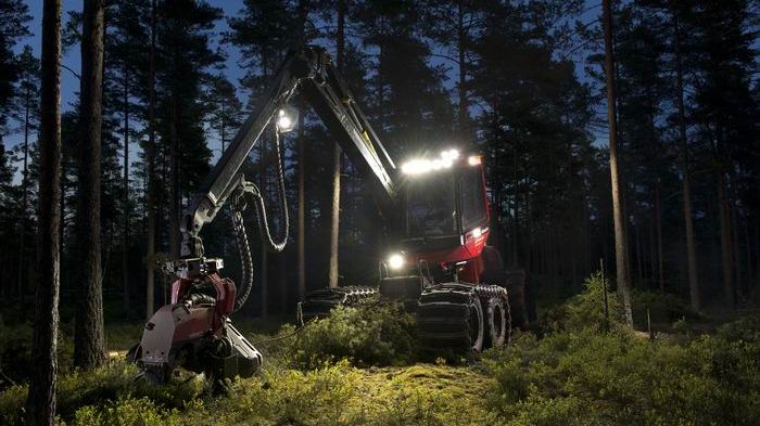 Hella visar hur du jobbar dag fast det är natt på Elmia Wood