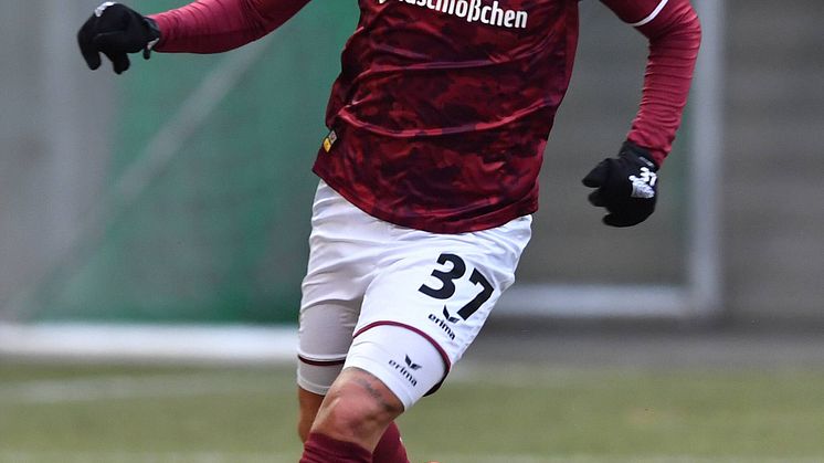 Pascal Testroet, Stürmer von Dynamo Dresden: „Osteopathie spielt eine enorm wichtige Rolle für meine Fitness.“ Foto: Imago