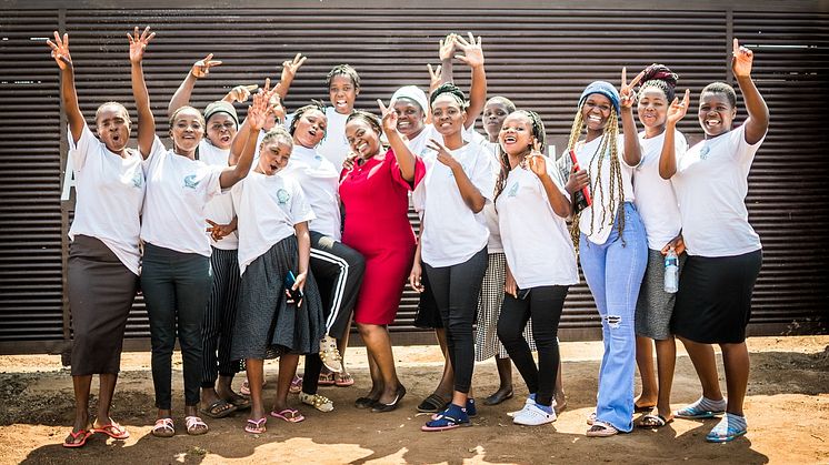 Die Schülerinnen am Mädchencollege in Malawi freuen sich über die kleine Krankenstation, die die apoBank-Stftung finanziell ermöglicht hat und die Herrnhuter Missionshilfe für sie demnächst errichten wird. (Bild: Herrnhuter Missionshilfe e.V.)